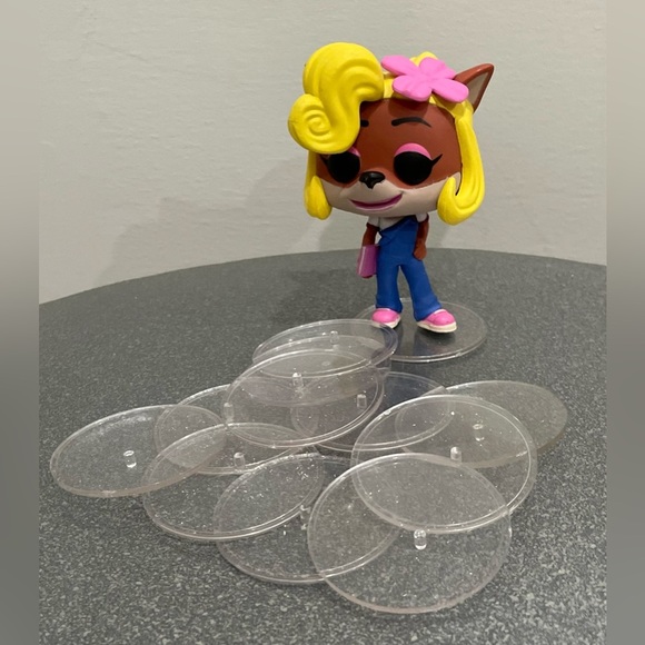 Funko Coco Bandicoot Vinyl Figure with Pink and Yellow Accents - Picture 7 of 8